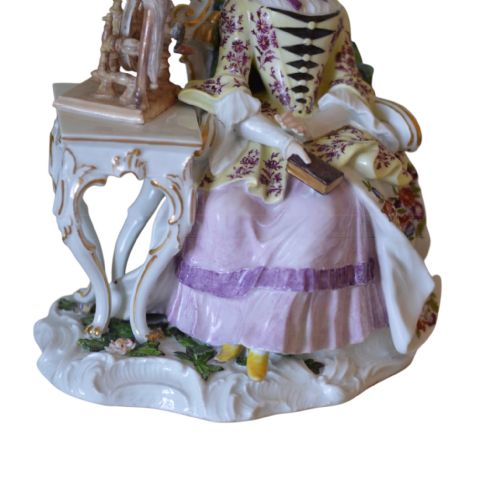 MEISSEN PORCELAIN FIGURE OF LADY WITH SPINNING WHEEL C1750 - ADDITIONAL PHOTO 2