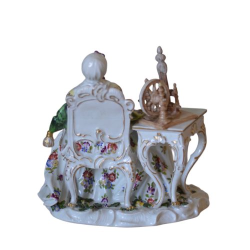 MEISSEN PORCELAIN FIGURE OF LADY WITH SPINNING WHEEL C1750 - ADDITIONAL PHOTO 3