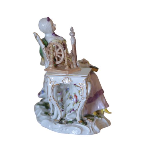 MEISSEN PORCELAIN FIGURE OF LADY WITH SPINNING WHEEL C1750 - ADDITIONAL PHOTO 5