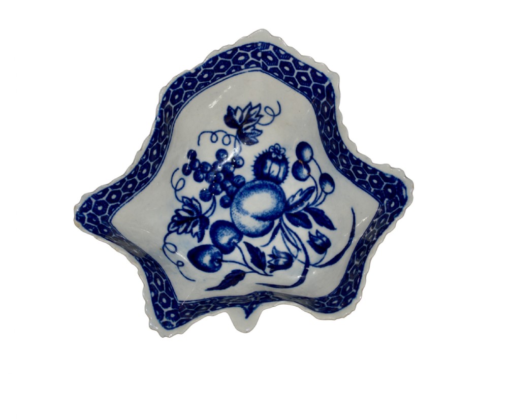 An eighteenth-century leaf-shaped blue and white Worcester soft-paste porcelain pickle dish with a central fruit motif and patterned rim.