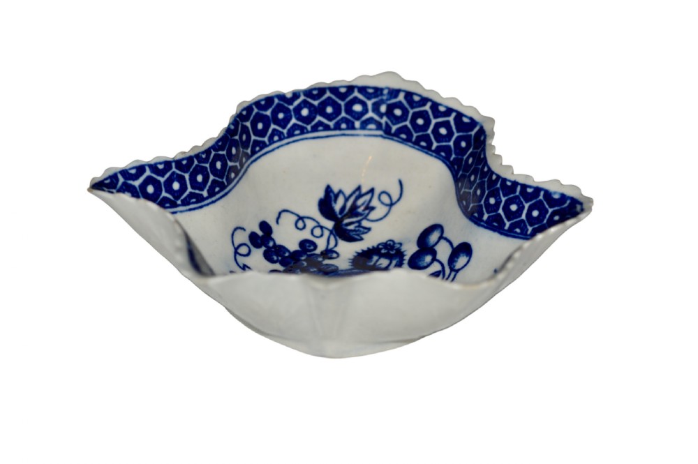 An eighteenth-century leaf-shaped blue and white Worcester soft-paste porcelain pickle dish with a central fruit motif and patterned rim. View II