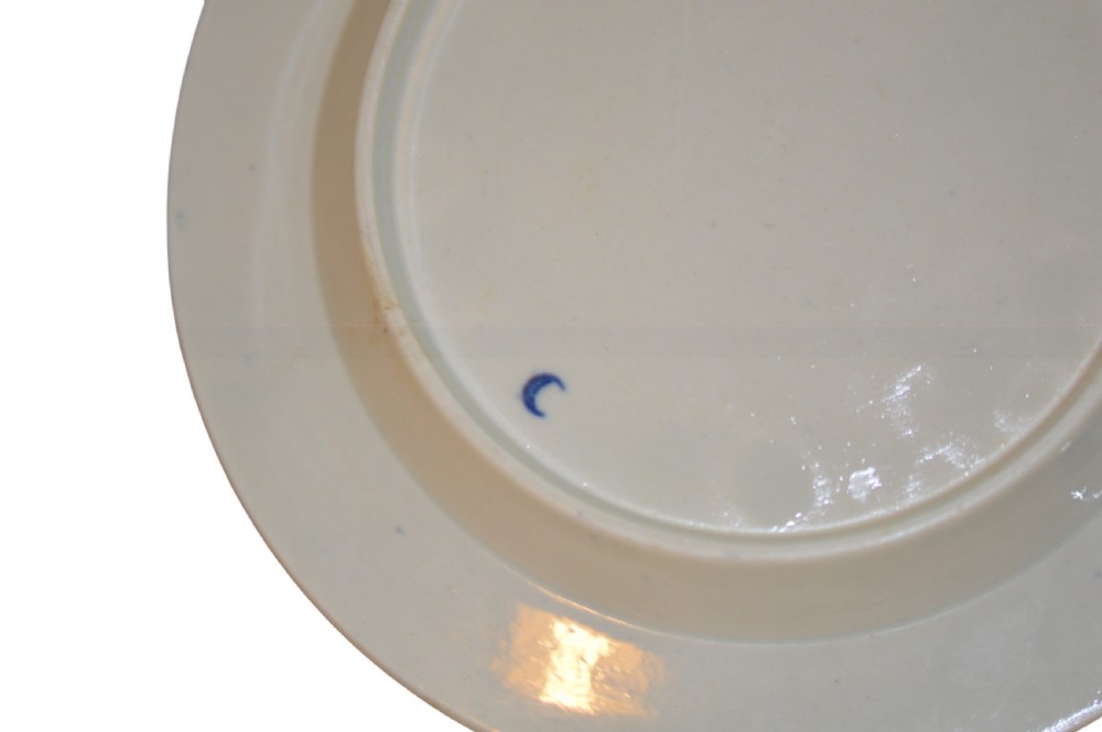 An 18th-century Dr Wall Worcester blue and white porcelain butter tub with a lid featuring a sculpted flower finial, resting on a matching oval stand. View VII