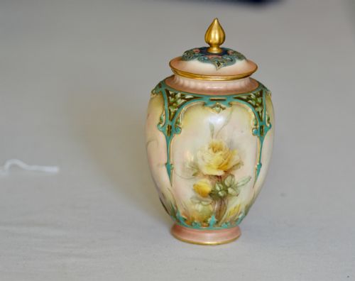 Late 19th Century Hadley Worcester Vase and Cover Painted with Yellow Roses