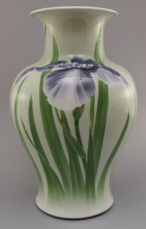 fig 1. JAPANESE VASE by MAKUZU KOZAN