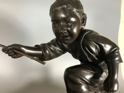JAPANESE BRONZE OF BOY CRAB FISHING - ADDITIONAL PHOTO 2