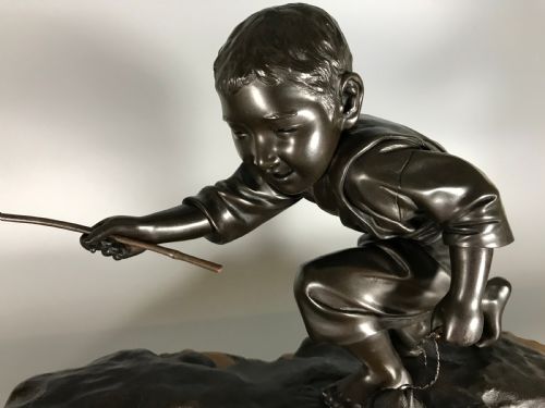 JAPANESE BRONZE OF BOY CRAB FISHING - ADDITIONAL PHOTO 3