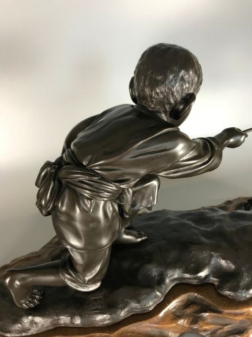 JAPANESE BRONZE OF BOY CRAB FISHING - ADDITIONAL PHOTO 5