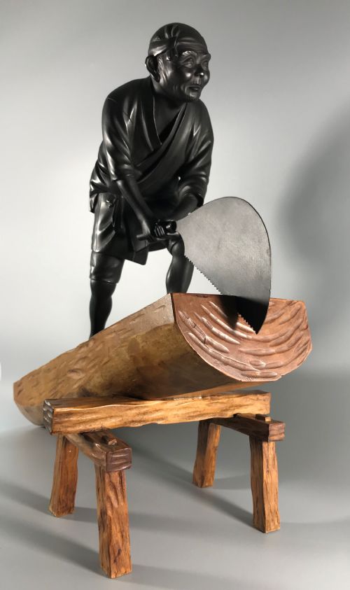 LARGE JAPANESE BRONZE AND WOOD OKIMONO OF CARPENTER - ADDITIONAL PHOTO 4