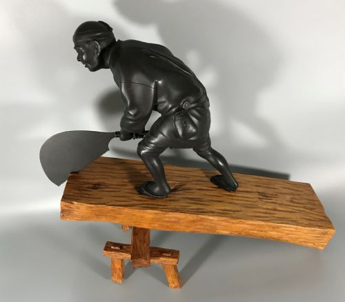 LARGE JAPANESE BRONZE AND WOOD OKIMONO OF CARPENTER - ADDITIONAL PHOTO 10