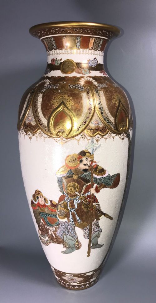 LARGE IMPRESSIVE JAPANESE KINKOZAN SATSUMA VASE - ADDITIONAL PHOTO 2