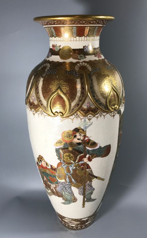 LARGE IMPRESSIVE JAPANESE KINKOZAN SATSUMA VASE - ADDITIONAL PHOTO 3