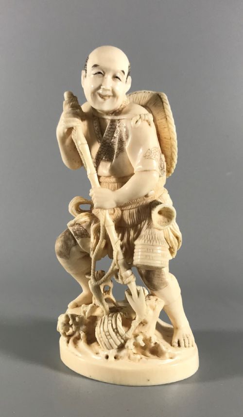 japanese ivory okimono of a fisherman - CATEGORY: ANTIQUE MISCELLANEOUS - DATED 1890