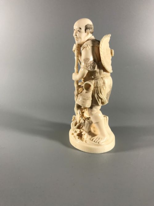 JAPANESE IVORY OKIMONO OF A FISHERMAN - ADDITIONAL PHOTO 2