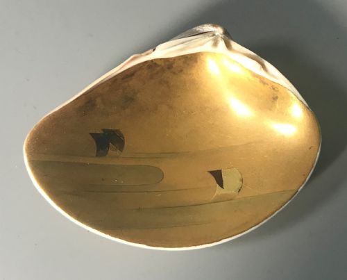JAPANESE GOLD LACQUERED CLAM SHELL - ADDITIONAL PHOTO 3