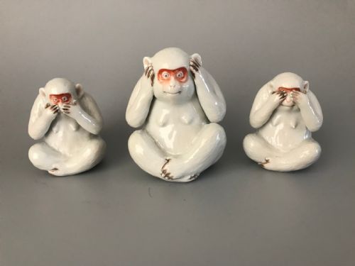 japanese porcelain monkeys by makuzu kozan - CATEGORY: ANTIQUE CERAMICS - DATED 1920