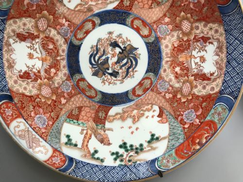 LARGE PAIR OF JAPANESE IMARI PLATES - ADDITIONAL PHOTO 1