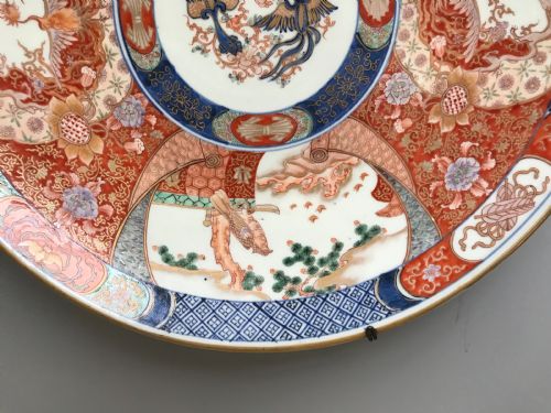 LARGE PAIR OF JAPANESE IMARI PLATES - ADDITIONAL PHOTO 4