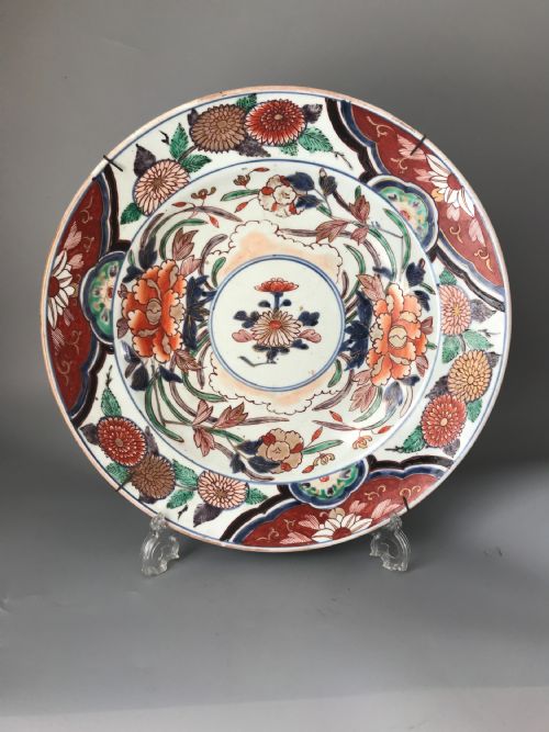 large japanese imari charger circa 1690 - CATEGORY: ANTIQUE CERAMICS - DATED BEFORE 1700