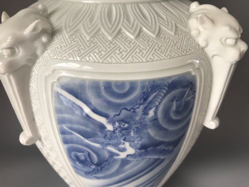 LARGE JAPANESE EXHIBITION QUALITY VASE BY HIRADO - ADDITIONAL PHOTO 1
