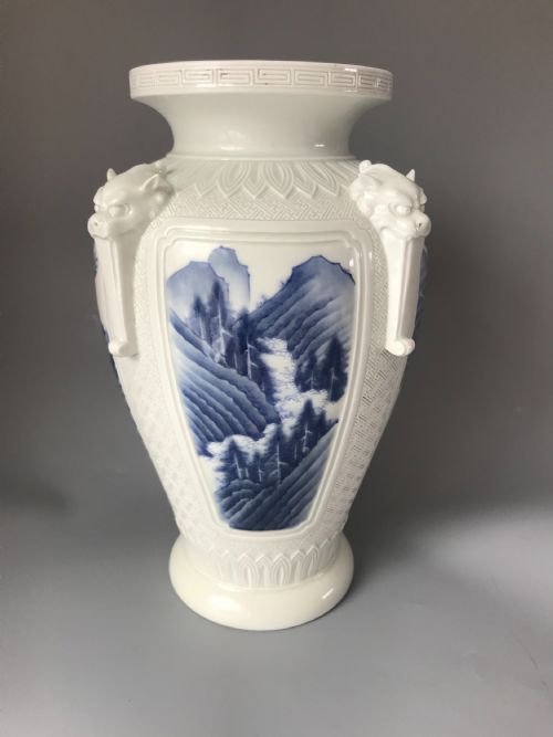 large japanese exhibition quality vase by hirado - CATEGORY: ANTIQUE VASES - DATED 1900