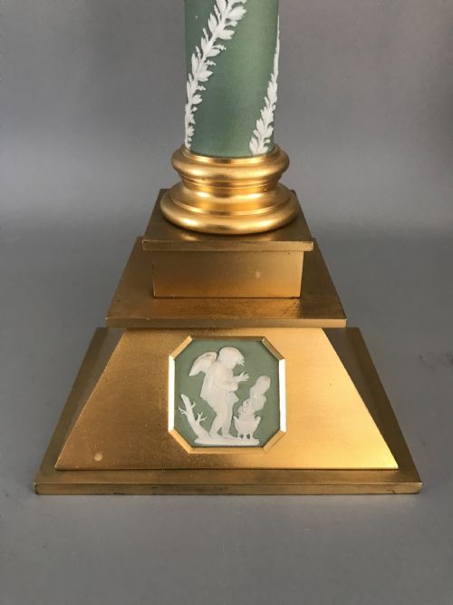 LARGE GILT BRONZE AND WEDGWOOD CLOCKSET - ADDITIONAL PHOTO 4