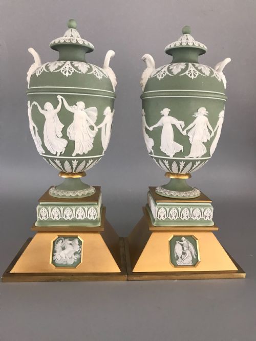 LARGE GILT BRONZE AND WEDGWOOD CLOCKSET - ADDITIONAL PHOTO 6