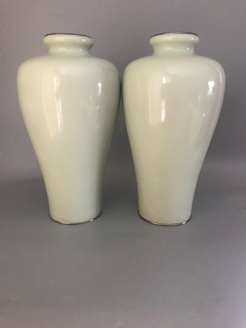 AN IMPORTANT PAIR OF ANTIQUE JAPANESE CLOISONNE VASES - ADDITIONAL PHOTO 2