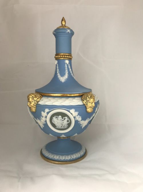 ANTIQUE WEDGWOOD VASE THREE COLOUR ORMOLU MOUNTED VASE - ADDITIONAL PHOTO 2