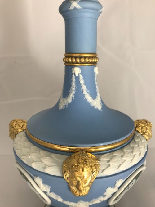 ANTIQUE WEDGWOOD VASE THREE COLOUR ORMOLU MOUNTED VASE - ADDITIONAL PHOTO 4