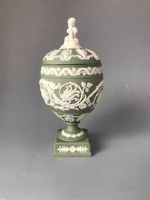 antique wedgwood vase - CATEGORY: ANTIQUE VASES - DATED 1900