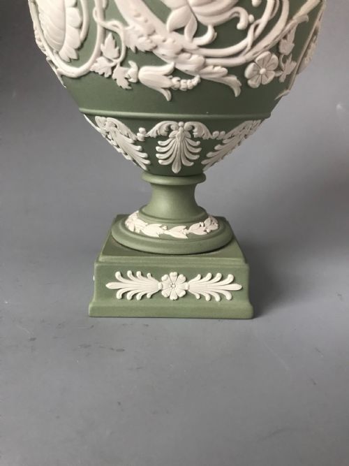 ANTIQUE WEDGWOOD VASE - ADDITIONAL PHOTO 2