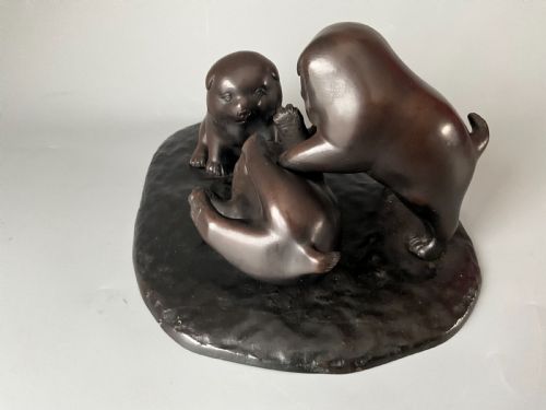 JAPANESE BRONZE OKIMONO OF PUPPIES - ADDITIONAL PHOTO 1