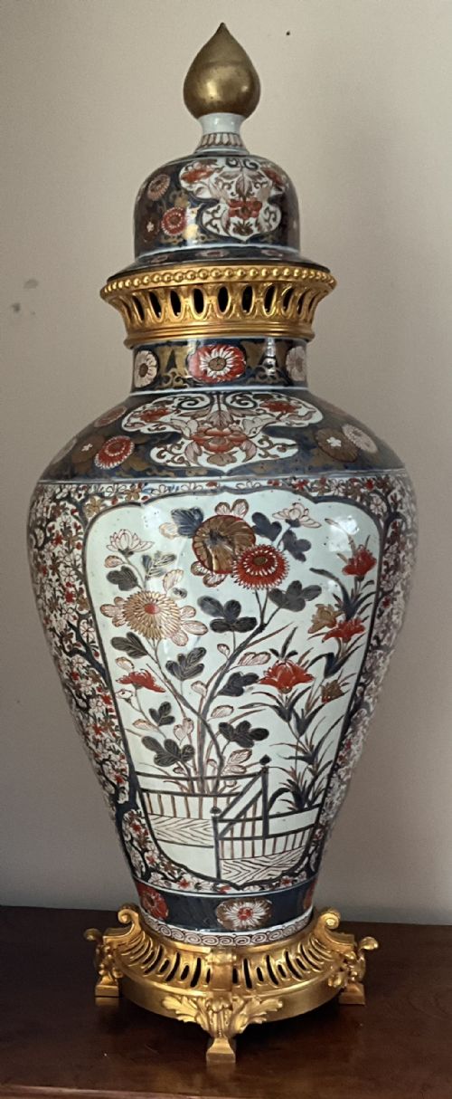 japanese antique imari vase of huge size - CATEGORY: ANTIQUE VASES - DATED 1700