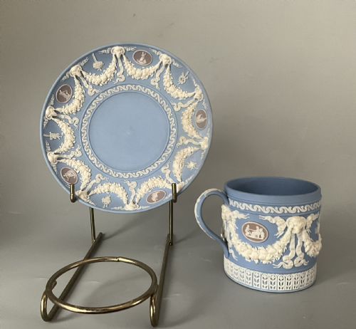 RARE ANTIQUE WEDGWOOD 3 COLOUR JASPERWARE CUP AND SAUCER - ADDITIONAL PHOTO 2