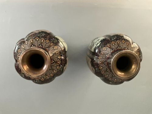 PAIR JAPANESE CLOISONNE VASES ATTRIBUTED TO HAYASHI - ADDITIONAL PHOTO 8