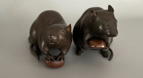 LARGE PAIR OF JAPANESE BRONZE RATS - ADDITIONAL PHOTO 2