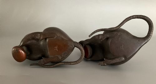LARGE PAIR OF JAPANESE BRONZE RATS - ADDITIONAL PHOTO 3