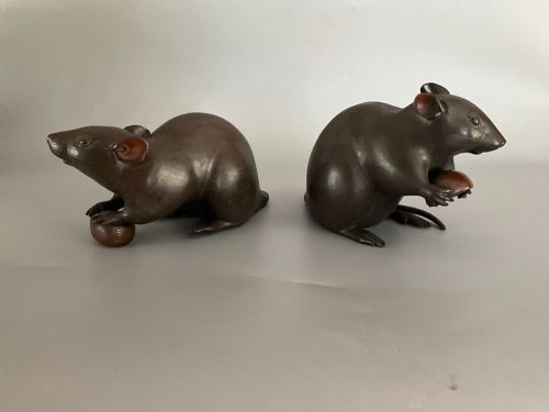 LARGE PAIR OF JAPANESE BRONZE RATS - ADDITIONAL PHOTO 1
