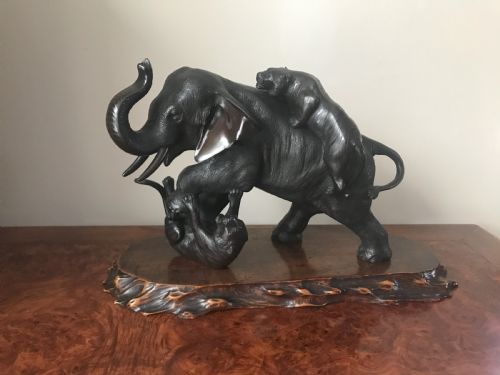 JAPANESE BRONZE OF AN ELEPHANT AND TIGERS - ADDITIONAL PHOTO 3
