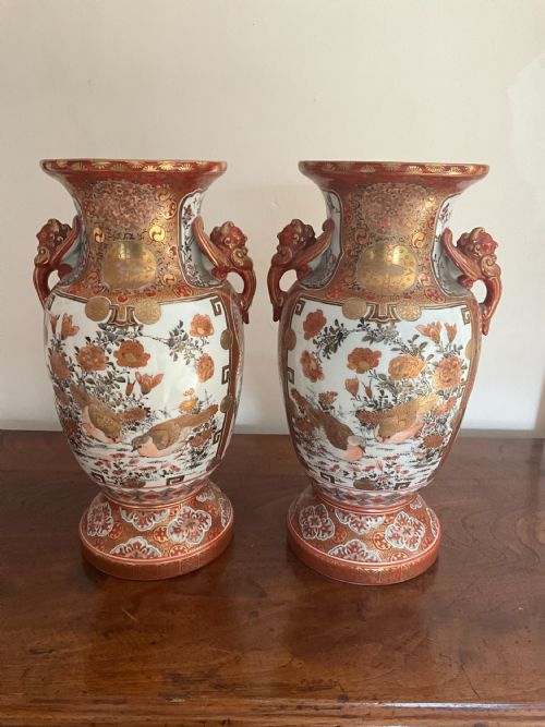 LARGE GOOD PAIR JAPANESE KUTANI VASES - ADDITIONAL PHOTO 2
