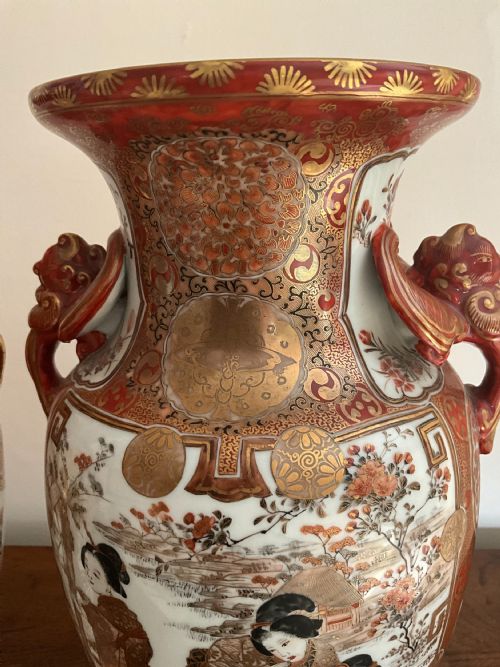 LARGE GOOD PAIR JAPANESE KUTANI VASES - ADDITIONAL PHOTO 1