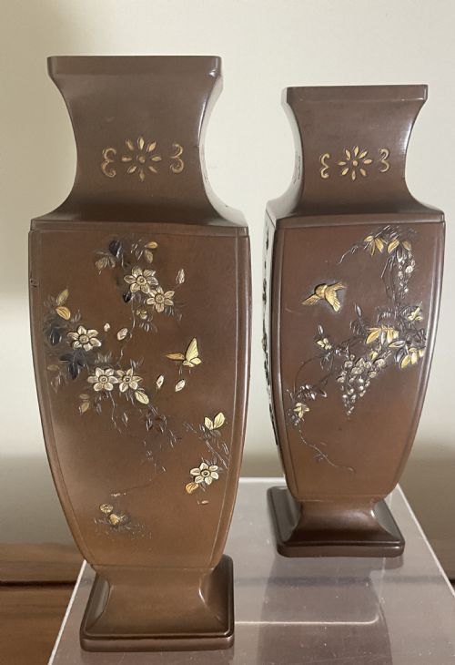 A PAIR OF WELL DECORATED JAPANESE BRONZE VASES - ADDITIONAL PHOTO 4
