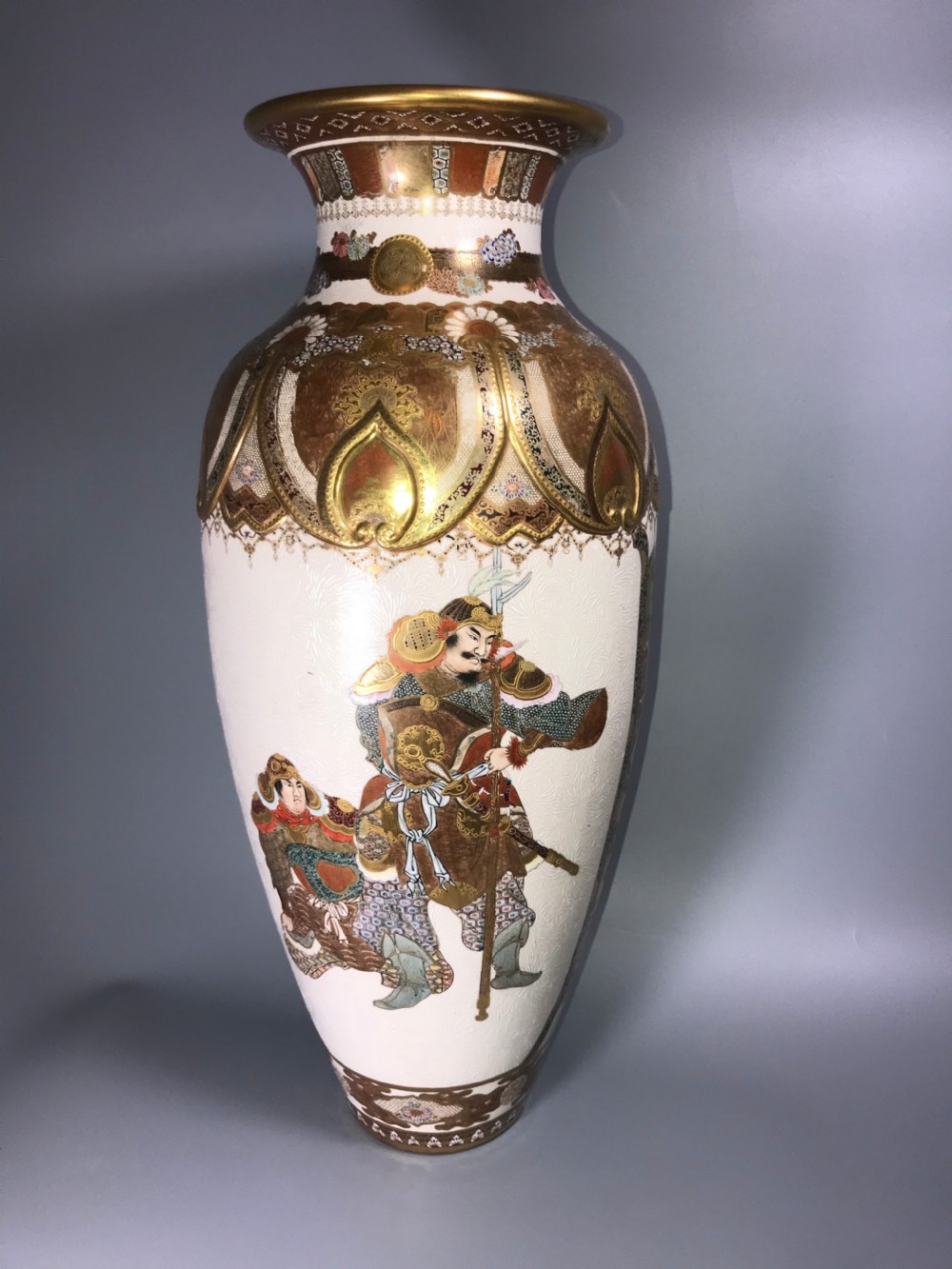 LARGE IMPRESSIVE JAPANESE KINKOZAN SATSUMA VASE 