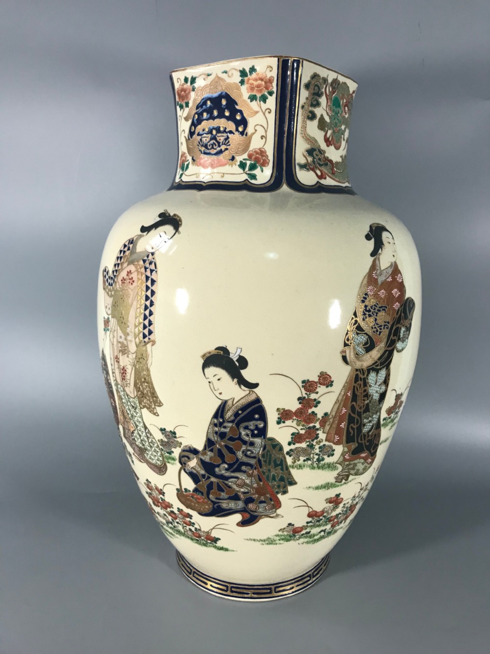 Huge Antique  Japanese Satsuma vase . View IV