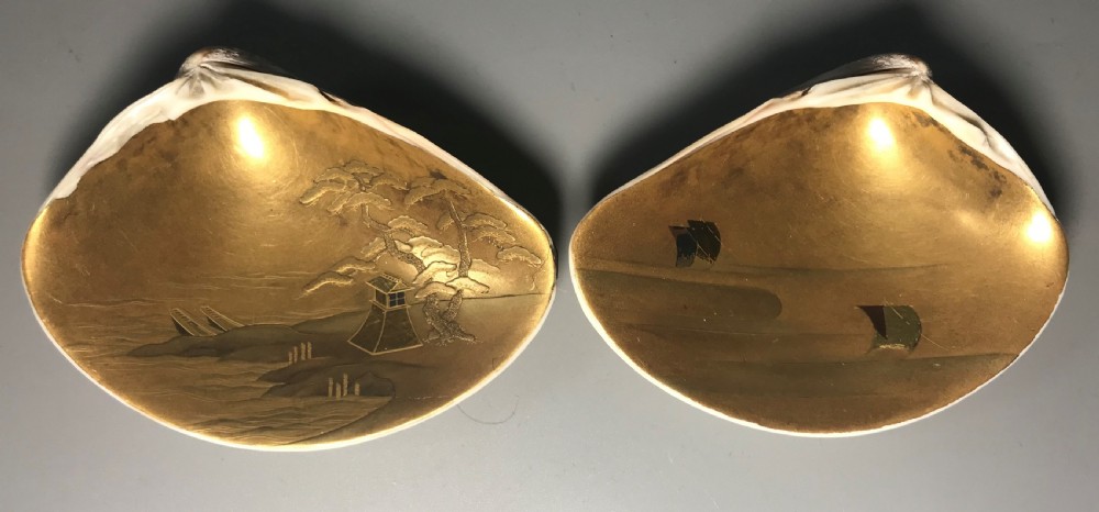 JAPANESE GOLD LACQUERED CLAM SHELL. View VI