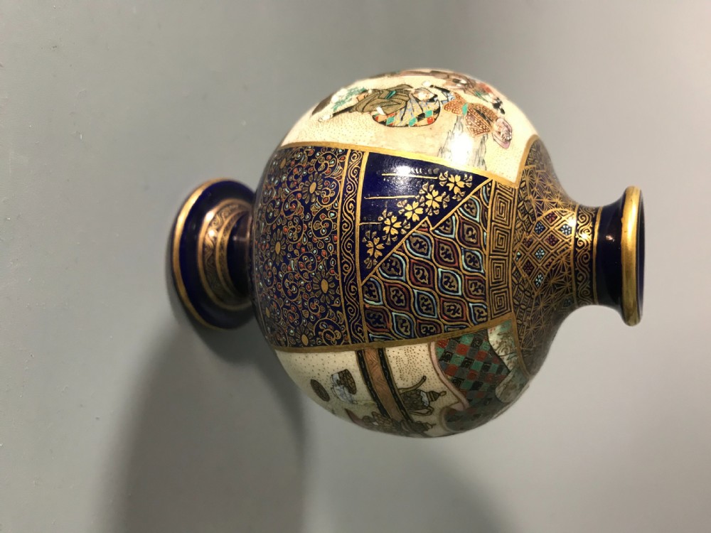 Japanese Satsuma vase by KINKOZAN. View II