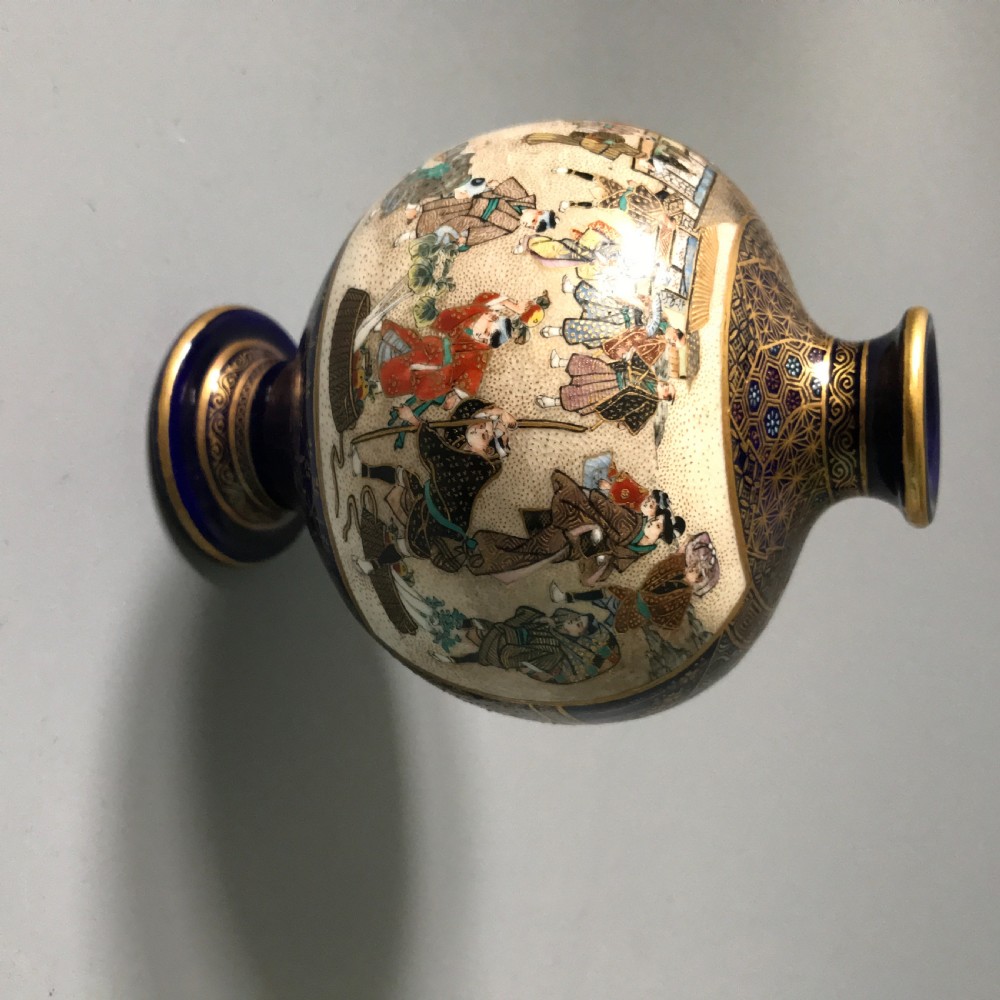 Japanese Satsuma vase by KINKOZAN. View IV