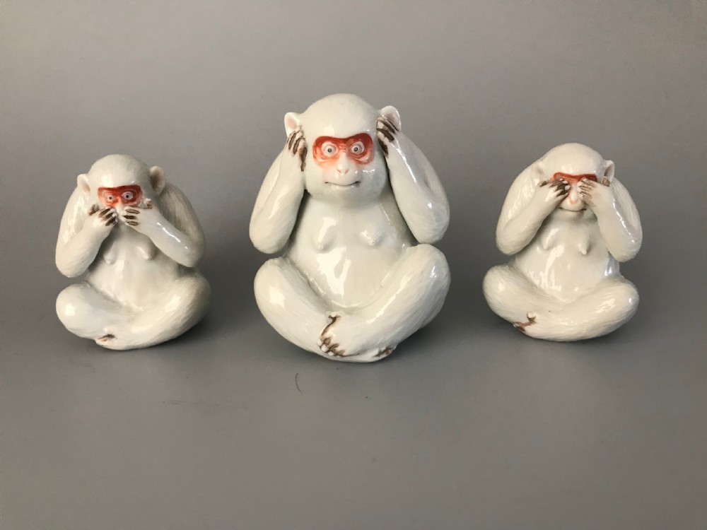 JAPANESE porcelain monkeys by MAKUZU KOZAN .