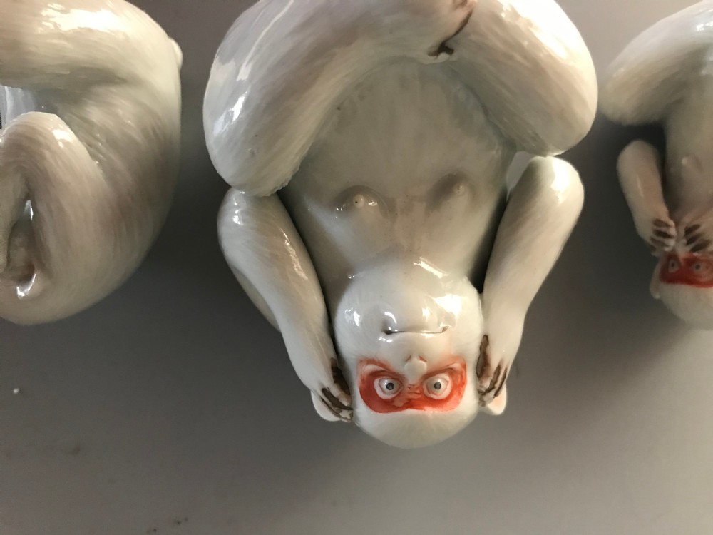 JAPANESE porcelain monkeys by MAKUZU KOZAN . View III