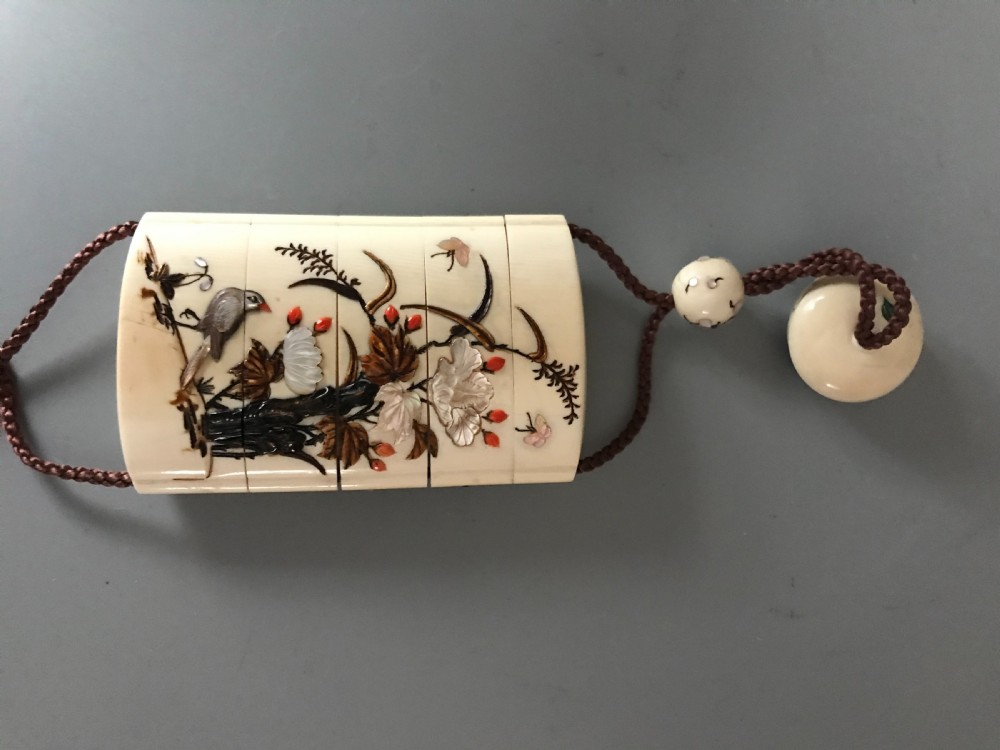 Wonderfull Japanese Shibayama Inro suite. View V